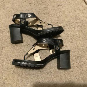 Donald Pliner Sz 6 black sandal